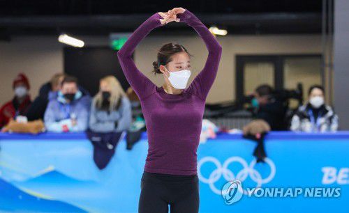 [올림픽] 유영, 경기 앞두고 프로그램 점검(베이징=연합뉴스) 임화영 기자 = 2022 베이징 동계올림픽 피겨스케이팅 여자 싱글에 출전한 유영이 14일 중국 베이징 캐피털 실내 경기장에서 공식훈련을 하고 있다. 2022.2.14 hwayoung7@yna.co.kr