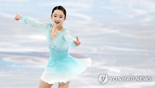 [올림픽] 미소 지으며 연기하는 김예림(베이징=연합뉴스) 황광모 기자 = 김예림이 15일 오후 중국 베이징 캐피털 실내경기장에서 열린 2022 베이징 동계올림픽 피겨스케이팅 여자 싱글 쇼트 프로그램에 출전해 프란츠 리스트의 '사랑의 꿈' 음악에 맞춰 연기를 펼치고 있다. 2022.2.15 hkmpooh@yna.co.kr