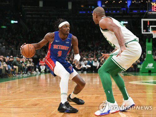 드리플하는 제러미 그랜트(왼쪽)[USA TODAY Sports=연합뉴스]