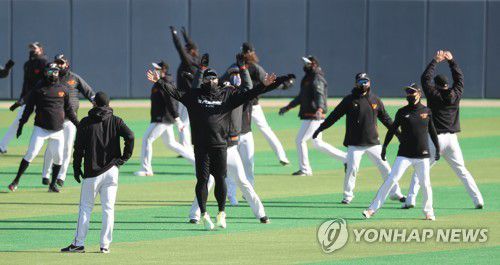 국내 친정팀서 몸 푸는 류현진[연합뉴스 자료사진]