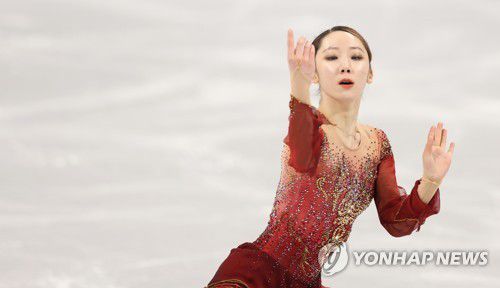 [올림픽] 김예림의 우아한 올림픽 무대(베이징=연합뉴스) 황광모 기자 = 김예림이 17일 오후 중국 베이징 캐피털 실내경기장에서 열린 2022 베이징 동계올림픽 피겨스케이팅 여자 싱글 프리스케이팅에 출전해 오페라 '투란도트' 중 바이올린 판타지 음악에 맞춰 연기를 펼치고 있다. 2022.2.17 hkmpooh@yna.co.kr
