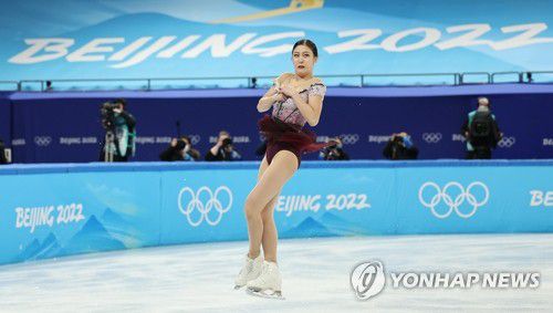 [올림픽] 유영의 비상(베이징=연합뉴스) 홍해인 기자 = 유영이 17일 오후 중국 베이징 캐피털 실내경기장에서 열린 2022 베이징 동계올림픽 피겨스케이팅 여자 싱글 프리스케이팅에 출전해 영화 '레미제라블' 사운드트랙(OST) 음악에 맞춰 연기를 펼치고 있다. 2022.2.17 hihong@yna.co.kr