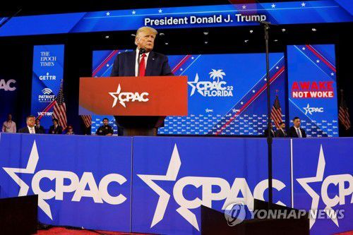 도널드 트럼프 전 미국 대통령트럼프 전 대통령이 26일(현지시간) 미국 플로리다주 올랜도에서 열린 보수정치행동회의(CPAC)에서 연설하는 모습. [로이터 연합뉴스] 2022. 2. 26. photo@yna.co.kr