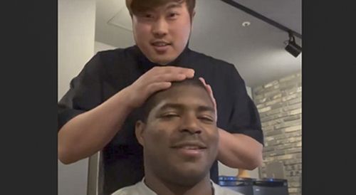 대전에서 다시 만난 류현진과 푸이그(서울=연합뉴스) 3일 대전에서 만난 류현진과 야시엘 푸이그가 밝은 표정으로 영상을 찍고 있다. [야시엘 푸이그 인스타그램 캡처. 재판매 및 DB금지]