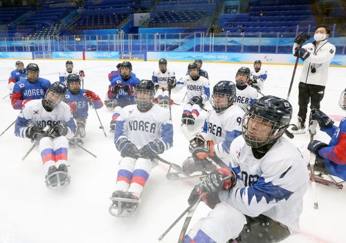 훈련하는 아이스하키 대표팀[대한장애인체육회 제공. 재판매 및 DB 금지]