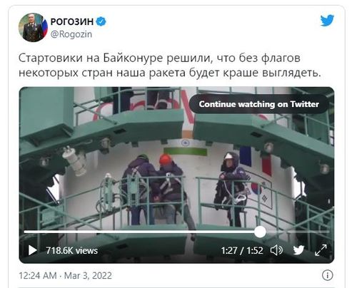 소유스-2.1b 로켓에 붙인 관련 국가 국기를 가리는 장면 (서울=연합뉴스) 카자흐스탄 바이코누르 우주 기지의 러시아 발사요원들이 원웹 로켓에 붙인 관련 국가의 국기 중 영국과 일본에 이어 미국 국기를 흰색 테이프를 붙여 가리고 있다. 인도와 프랑스, 우리나라의 국기도 같이 붙어있으나 가리는 장면이 영상에는 포함되지 않았다. 이 영상은 드미트리 로고진 러시아 연방우주공사 사장이 자신의 트위터에 올렸다. 2022.03.07. [트위터 화면 캡처/ 재판매 및 DB 금지] photo@yna.co.kr