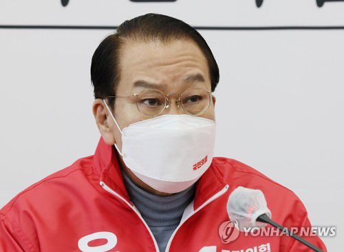 국민의힘 권영세 총괄선대본부장 발언(서울=연합뉴스) 이정훈 기자 = 국민의힘 권영세 총괄선대본부장이 6일 오전 국회에서 열린 확대선거대책본부 회의에서 발언하고 있다. 2022.3.6 uwg806@yna.co.kr