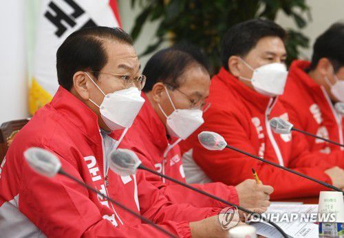 발언하는 권영세(서울=연합뉴스) 이정훈 기자 = 국민의힘 권영세 선거대책본부장이 8일 오전 국회에서 열린 확대선거대책본부 회의에서 발언하고 있다. 2022.3.8 [국회사진기자단] uwg806@yna.co.kr