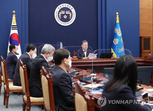 영상국무회의 발언하는 문대통령(서울=연합뉴스) 서명곤 기자 = 문재인 대통령이 8일 청와대 여민관에서 영상 국무회의를 주재하고 있다. 2022.3.8 seephoto@yna.co.kr