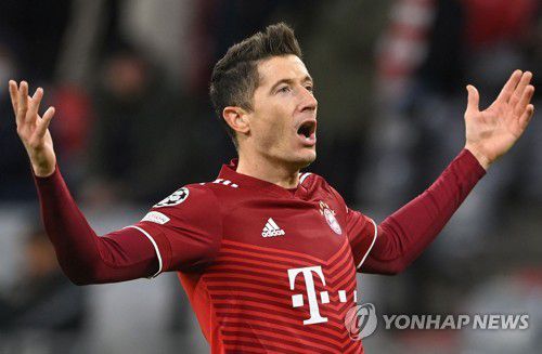 포효하는 레반도프스키.[AFP=연합뉴스]