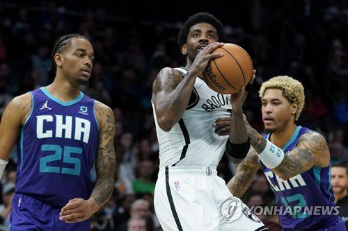 브루클린의 카이리 어빙(가운데)[AP=연합뉴스]