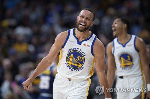 포효하는 골든스테이트의 스테픈 커리.[AP=연합뉴스]
