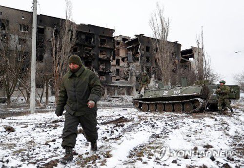 우크라이나 동부 도네츠크 지역에서의 친러 군인들.[로이터 연합뉴스 자료사진. 재판매 및 DB금지]