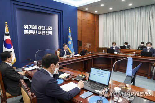 문대통령, 수석·보좌관회의 주재(서울=연합뉴스) 문재인 대통령이 14일 오후 청와대 여민관에서 열린 수석·보좌관회의를 주재하고 있다. 2022.3.14 [청와대 제공, 재판매 및 DB 금지] seephoto@yna.co.kr