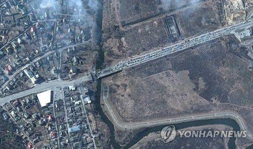 2022년 3월 14일 우크라이나 키이우 인근 이르핀 강을 촬영한 미국 민간 위성업체 맥사 테크놀로지의 위성 사진. [EPA 연합뉴스자료사진, 재판매 및 DB 금지]