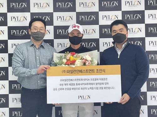 이형준(가운데)[와우매니지먼트 그룹 제공. 재판매 및 DB 금지]