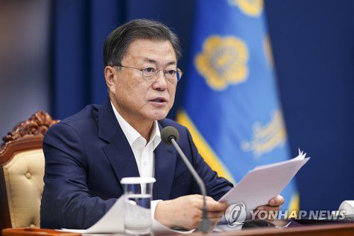 발언하는 문재인 대통령(서울=연합뉴스) 서명곤 기자 = 문재인 대통령이 14일 오후 청와대 여민관에서 열린 수석·보좌관회의를 주재하고 있다. 2022.3.14 [청와대 제공, 재판매 및 DB 금지] seephoto@yna.co.kr