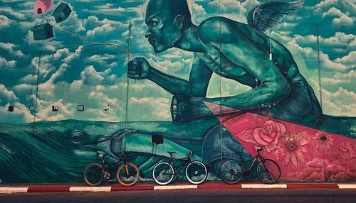 흰색 페인트로 덧칠돼 지워지기 전의 벽화 모습.[이라와디 캡처. 재판매 및 DB 금지]