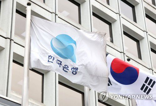 한은 총재 후보 지명, 협의 여부 주장 엇갈리는 청-윤(서울=연합뉴스) 류영석 기자 = 문재인 대통령이 새 한국은행 총재 후보로 이창용 국제통화기금(IMF) 아시아ㆍ태평양담당 국장을 지명한 23일 서울 중구 한국은행의 모습.     청와대 고위관계자는 이날 기자들과 만나 한은 총재 후보자 지명에 대해 "총재직 공백을 최소화하기 위해 당선인 측의 의견을 들어서 내정자를 발표하게 됐다"고 전했지만 윤 당선인 측은 대변인실 공지를 통해 "청와대와 협의하거나 추천한 바 없다"고 밝혔다. 2022.3.23 ondol@yna.co.kr