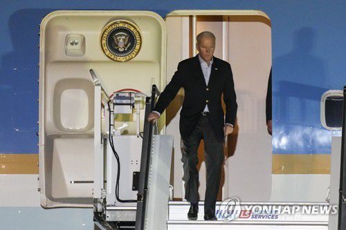 바르샤바 도착한 조 바이든 미국 대통령[AP 연합뉴스 자료사진. 재배포 및 DB 금지]