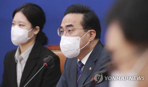 발언하는 박홍근 원내대표(서울=연합뉴스) 하사헌 기자 = 더불어민주당 박홍근 원내대표가 28일 오전 서울 여의도 국회에서 열린 비상대책위원회의에서 발언하고 있다. 2022.3.28 [국회사진기자단] toadboy@yna.co.kr