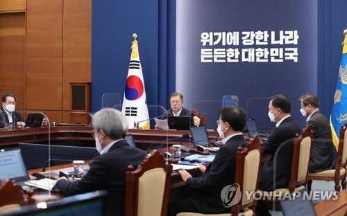 수석보좌관 회의 주재하는 문재인 대통령(서울=연합뉴스) 안정원 기자 = 문재인 대통령이 28일 오후 청와대 여민관에서 열린 수석보좌관 회의에서 발언하고 있다. 2022.3.28 jeong@yna.co.kr