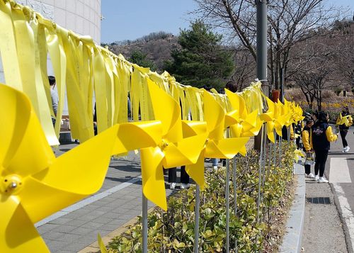 인천가족공원 세월호추모관 앞 '노랑드레언덕'[세월호참사 8주기 인천추모위원회 제공. 재판매 및 DB 금지]