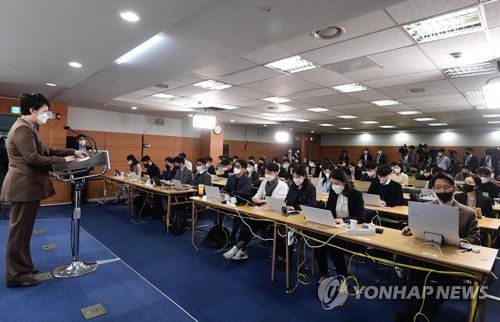 브리핑하는 김은혜 대통령 당선인 대변인(서울=연합뉴스) 김은혜 대통령 당선인 대변인이 31일 서울 종로구 통의동 제20대 대통령직 인수위원회에서 일일 브리핑을 하고 있다. 2022.3.31 [인수위사진기자단] photo@yna.co.kr