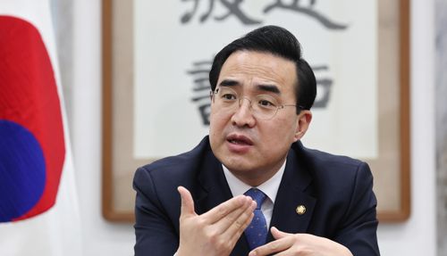 연합뉴스와 인터뷰하는 더불어민주당 박홍근 원내대표(서울=연합뉴스) 하사헌 기자 = 더불어민주당 박홍근 원내대표가 서울 여의도 국회에서 연합뉴스와 인터뷰하고 있다. 2022.4.3     toadboy@yna.co.kr