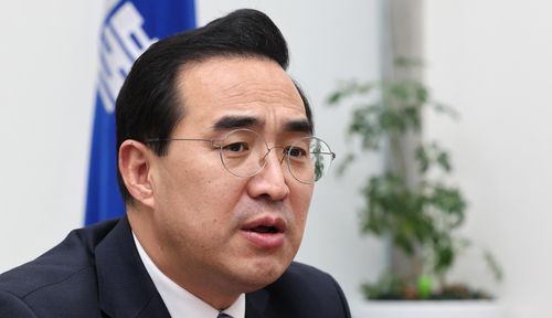 연합뉴스와 인터뷰하는 더불어민주당 박홍근 원내대표(서울=연합뉴스) 하사헌 기자 = 더불어민주당 박홍근 원내대표가 서울 여의도 국회에서 연합뉴스와 인터뷰하고 있다. 2022.4.3     toadboy@yna.co.kr