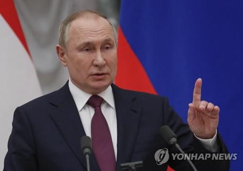 공동 기자회견 하는 푸틴과 오르반 헝가리 총리[EPA 연합뉴스 자료사진. 재판매 및 DB 금지]