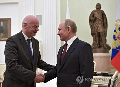 2019년 2월 푸틴 만난 인판티노 FIFA 회장[EPA 연합뉴스 자료사진. 재판매 및 DB금지]