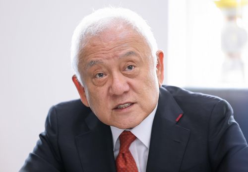 연합뉴스와 인터뷰하는 김한길 국민통합위원장 (서울=연합뉴스) 김도훈 기자 = 대통령직인수위원회 김한길 국민통합위원장이 6일 오전 서울 종로구 삼청동 인수위에서 연합뉴스와 인터뷰를 하고 있다. 2022.4.7 superdoo82@yna.co.kr (끝)