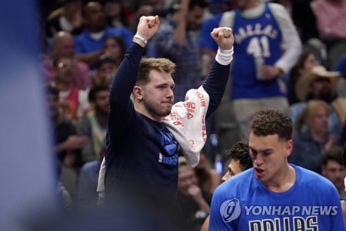 주먹 불끈 댈러스 돈치치[AP=연합뉴스]