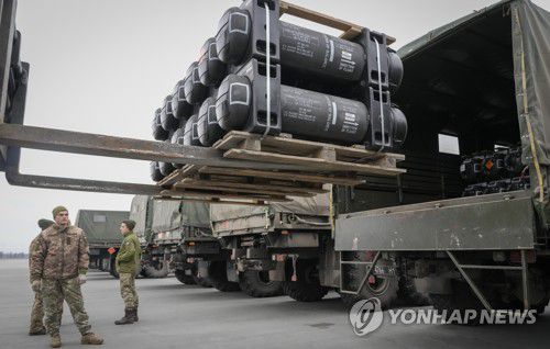 우크라이나에 지원되는 미국의 재블린 대전차 미사일[AP 연합뉴스 자료사진 재판매 및 DB 금지]