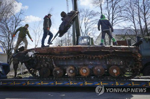 망가진 러시아 전차[AP 연합뉴스 자료사진. 재배포 및 DB 금지]