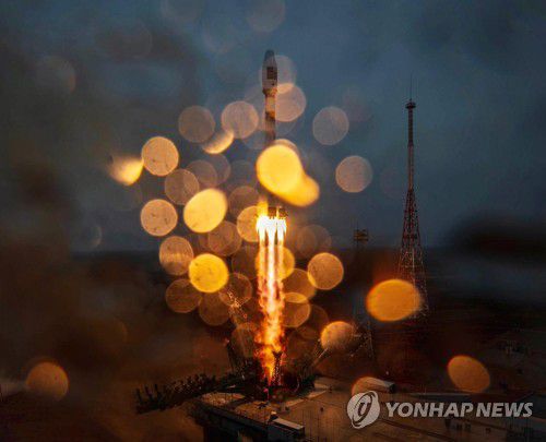 지난해 3월 발사된 차세대중형위성 1호 (서울=연합뉴스) 국내 기술진이 500㎏급 위성 '표준플랫폼'으로 독자 개발한 '차세대중형위성 1호'가 지난해 3월 22일 오후 카자흐스탄 바이코누르 우주센터에서 발사되는 모습. [과학기술정보통신부 제공. 재판매 및 DB 금지] photo@yna.co.kr