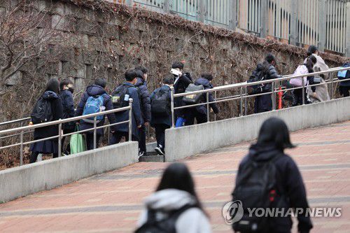 등교하는 학생들 [연합뉴스 자료사진]