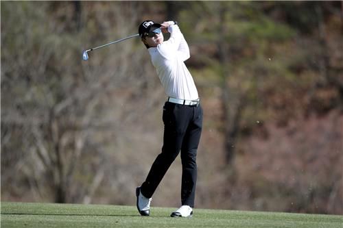 이형준의 아이언 샷.[KPGA 제공. 재판매 및 DB 금지]