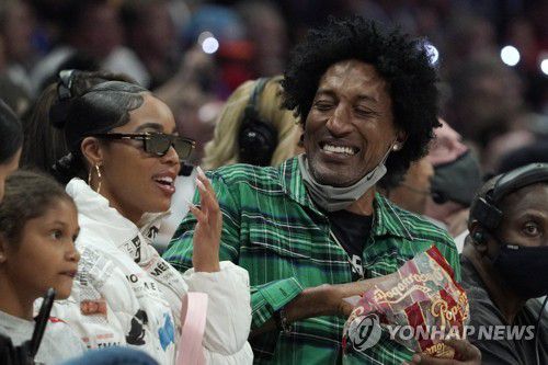 NBA 경기장에 온 아버지 피펜[AP=연합뉴스]