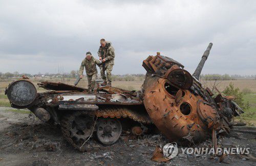 포탑이 떨어져 나가 파괴된 러시아 탱크[EPA 연합뉴스 자료사진 재판매 및 DB 금지]