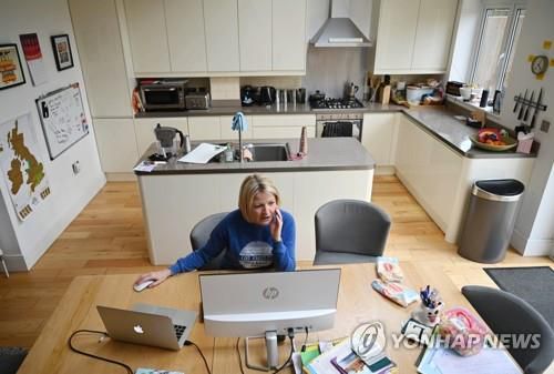 영국 재택근무[EPA=연합뉴스 자료사진. 재판매 및 DB 금지]