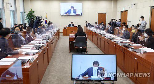 기재위, 추경호 경제부총리 인사청문회 실시 계획서 논의(서울=연합뉴스) 하사헌 기자 = 추경호 부총리 겸 기획재정부장관 후보자 인사청문회 실시 계획서 채택과 자료제출 요구 건을 논의하기 위한 기획재정위원회 전체회의가 지난달 21일 오전 서울 여의도 국회에서 열리고 있다.[국회사진기자단]