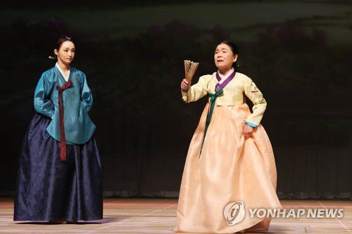 명창 안숙선(오른쪽)[연합뉴스 자료사진]