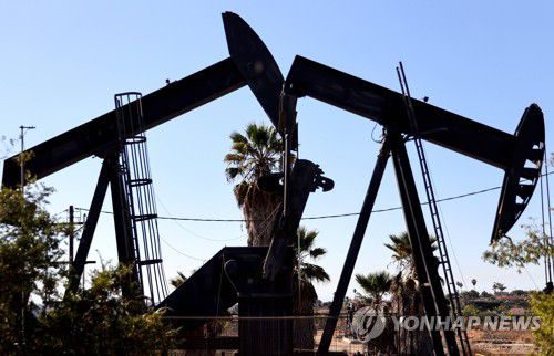 [뉴욕유가] EU, 러' 원유 금수 조치에 상승캘리포니아 잉글우드 유전에 펌프잭의 모습