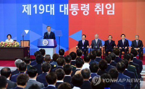 문재인 대한민국 19대 대통령 취임지난 2017년 당시 문재인 대통령이 서울 여의도 국회 본청 로텐더홀에서 열린 제19대 대통령 취임식에 참석해 취임사를 하고 있다. 2017.5.10 scoop@yna.co.kr