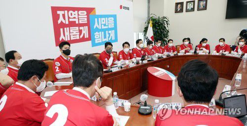 국민의힘 중앙선거대책위원회(서울=연합뉴스) 백승렬 기자 = 이준석 국민의힘 대표가 9일 국회에서 열린 제8회 전국동시지방선거 중앙선거대책위원회 제1차 회의에서 발언하고 있다. 2022.5.9 [국회사진기자단] srbaek@yna.co.kr