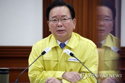 김부겸 총리가 주재하는 마지막 중대본회의(서울=연합뉴스) 김승두 기자 = 김부겸 국무총리가 6일 정부서울청사에서 열린 코로나19 대응 중앙재난안전대책본부 회의를 주재하고 있다. 2022.5.6 kimsdoo@yna.co.kr