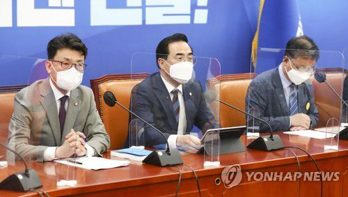 원내대책회의에서 발언하는 박홍근 원내대표(서울=연합뉴스) 하사헌 기자 = 더불어민주당 박홍근 원내대표가 24일 서울 여의도 국회에서 열린 원내대책회의에서 발언하고 있다. 2022.5.24 [국회사진기자단] toadboy@yna.co.kr