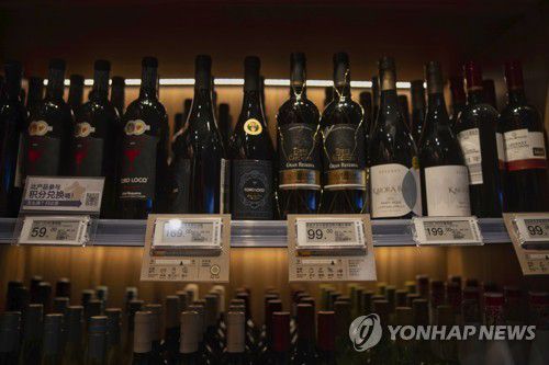 호주 와인 사라진 상하이 와인숍[EPA 연합뉴스 자료사진. 재판매 및 DB 금지]